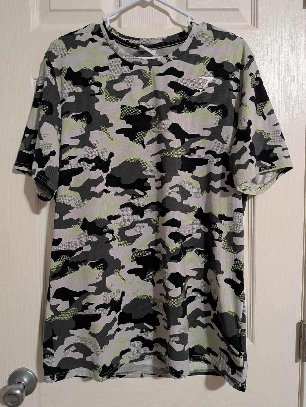 Men's XL Gymshark Green Gray Camo Athletic Short Sleeve Shirt